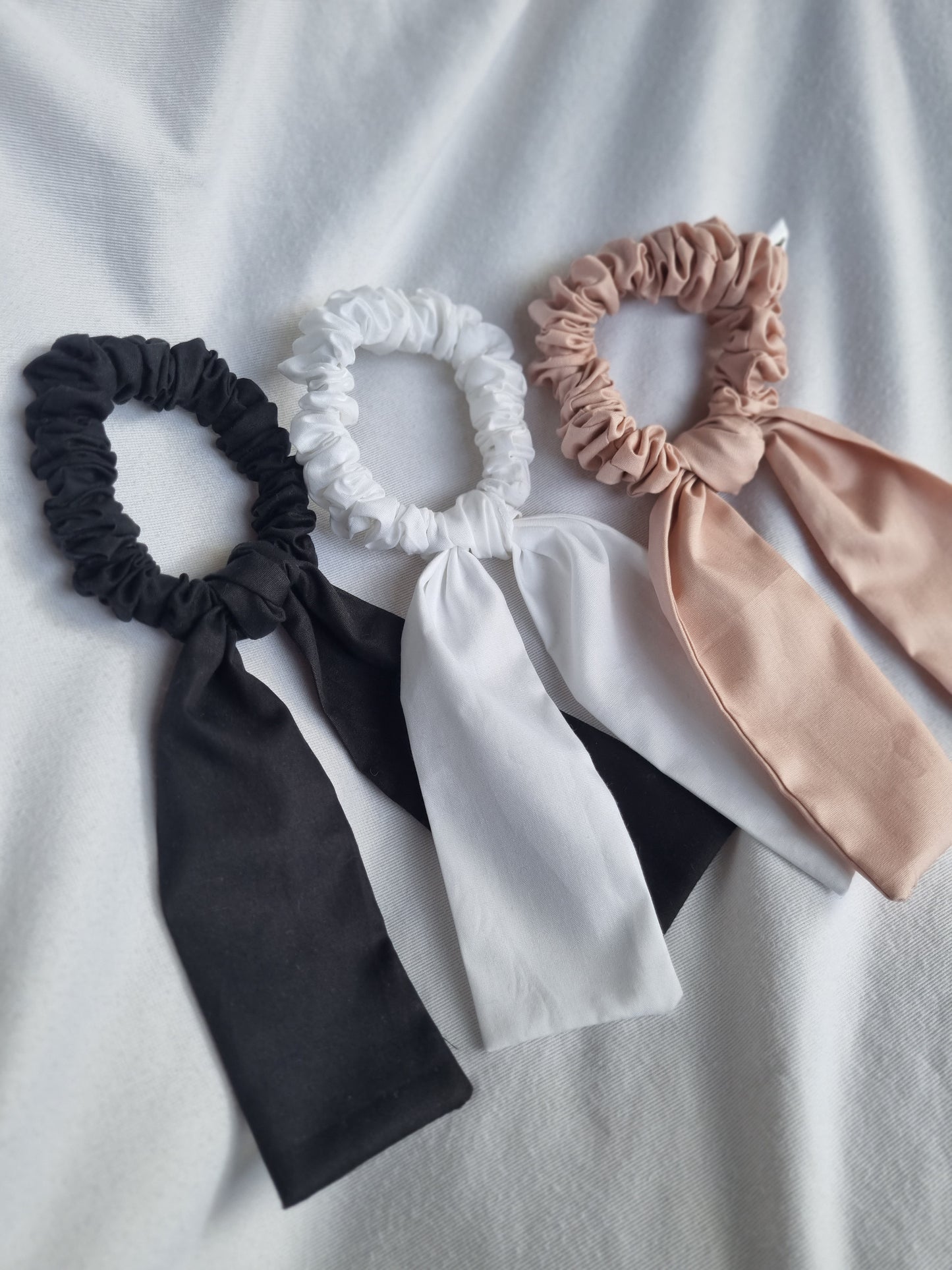 Short tail scrunchie set