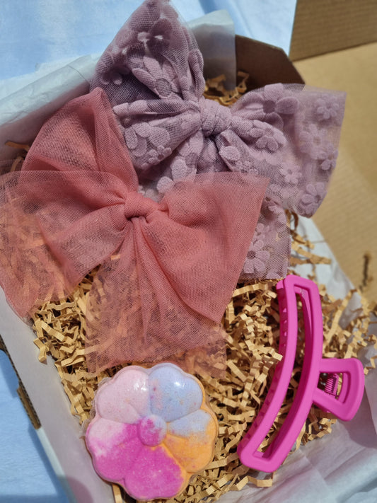 Blush bows gift box